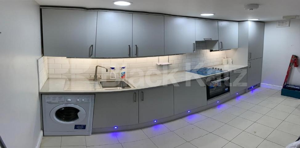 			LET , 2 Bedroom, 1 bath, 1 reception Apartment			 Handforth Road, Oval